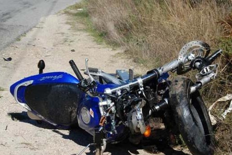 DOBOJ: Povrijeđeni maloljetni vozač i saputnik na motociklu