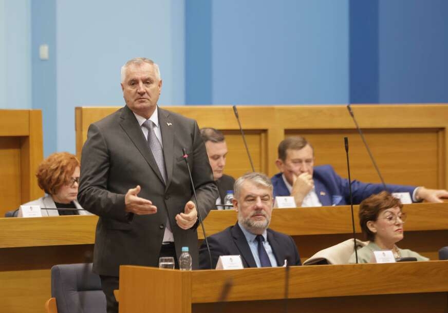 Premijer Višković NEĆE DA KAŽE: Niti se zna kod koga se Srpska zadužila, niti ko MILIONSKI PROFITIRA na proviziji