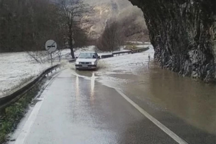 PUTEVI: I dalje obustavljen saobraćaj na putu Gradiška-Kozarska Dubica