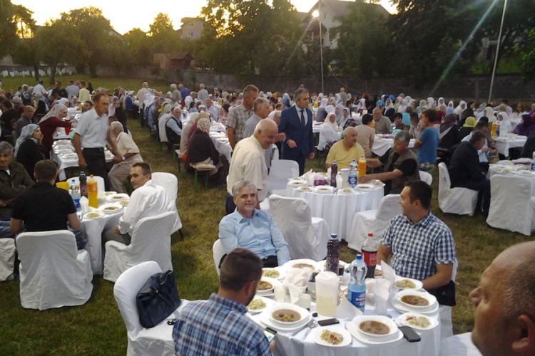 DOBOJ: Iftarska trpeza za 400 osoba u dobojskom selu