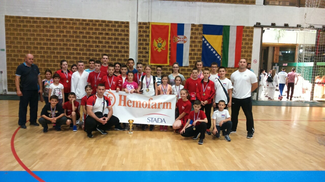 DOBOJ: "Sloga-Hemofarm" najuspješnija na međunarodnom karate turniru u Novom Sadu