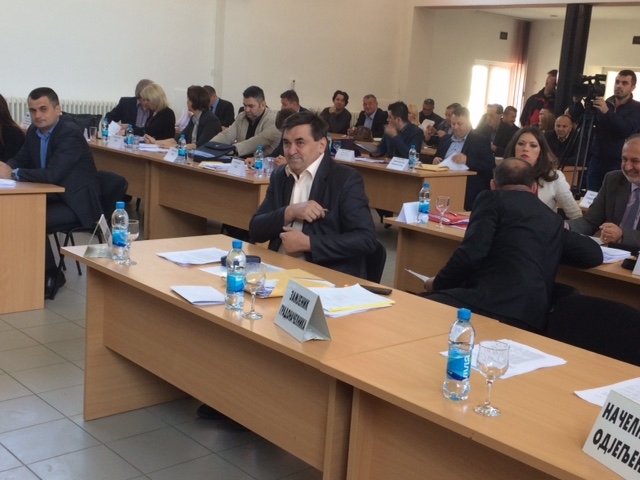 SKUPŠTINA GRADA DOBOJ ODOBRILA NOVO ZADUŽENJE Uzimaju kredit od šest miliona maraka da bi platili stare dugove