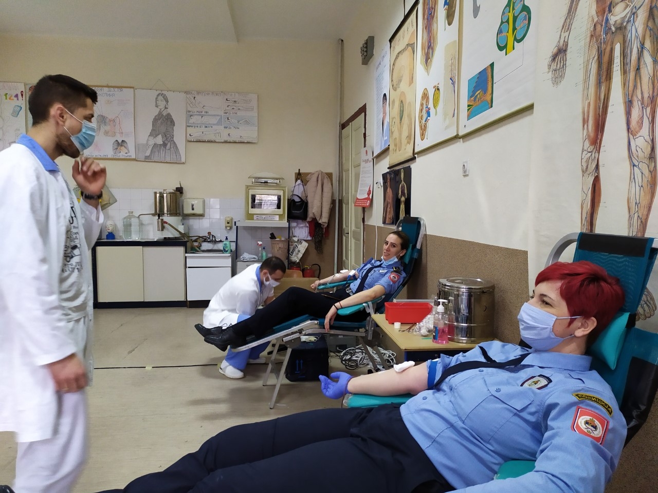 DOBOJ: Pripadnici policije dobrovoljno darivali krv (FOTO)