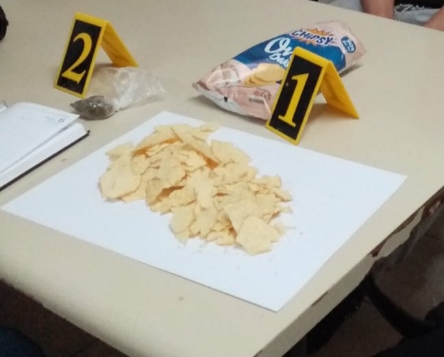 DOBOJ: Marihuanu krili u vrećici sa čipsom