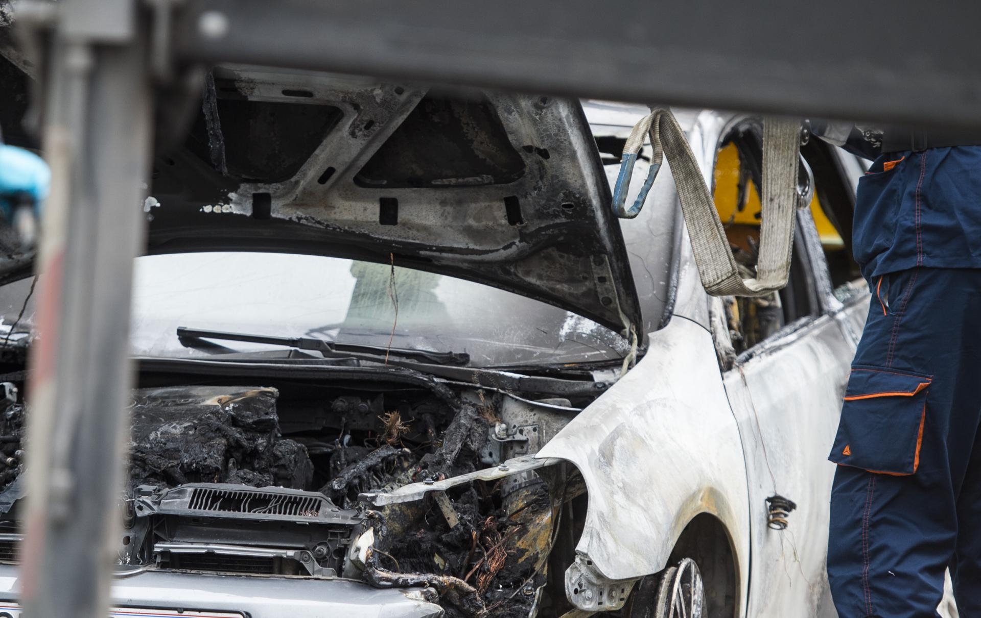 DOBOJ: U požaru oštećeno vozilo