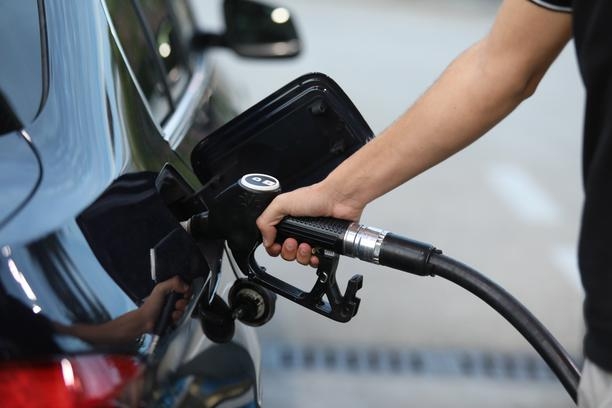 DA LI ĆE DOĆI DO POJEFTINJENJA: Naftaši u BiH za sad ignorišu pad cijene barela