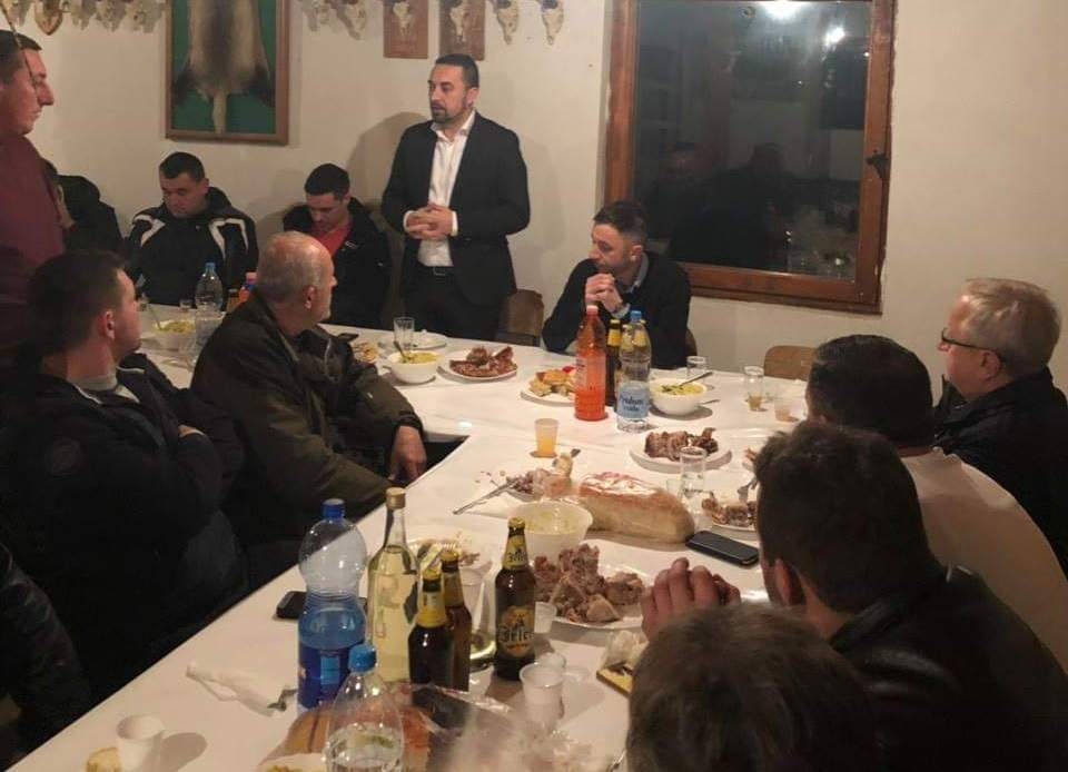 DOBOJ: Član Gradske izborne komisije Mladen Mićić u izbornom štabu Borisa Jerinića