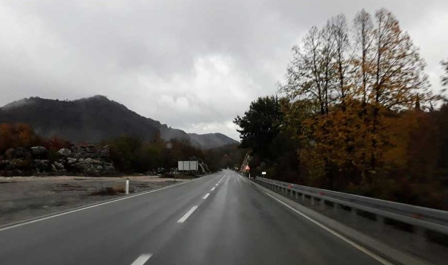 PUTEVI: Dobra vidljivost na putevima, udari vjetra u višim predjelima