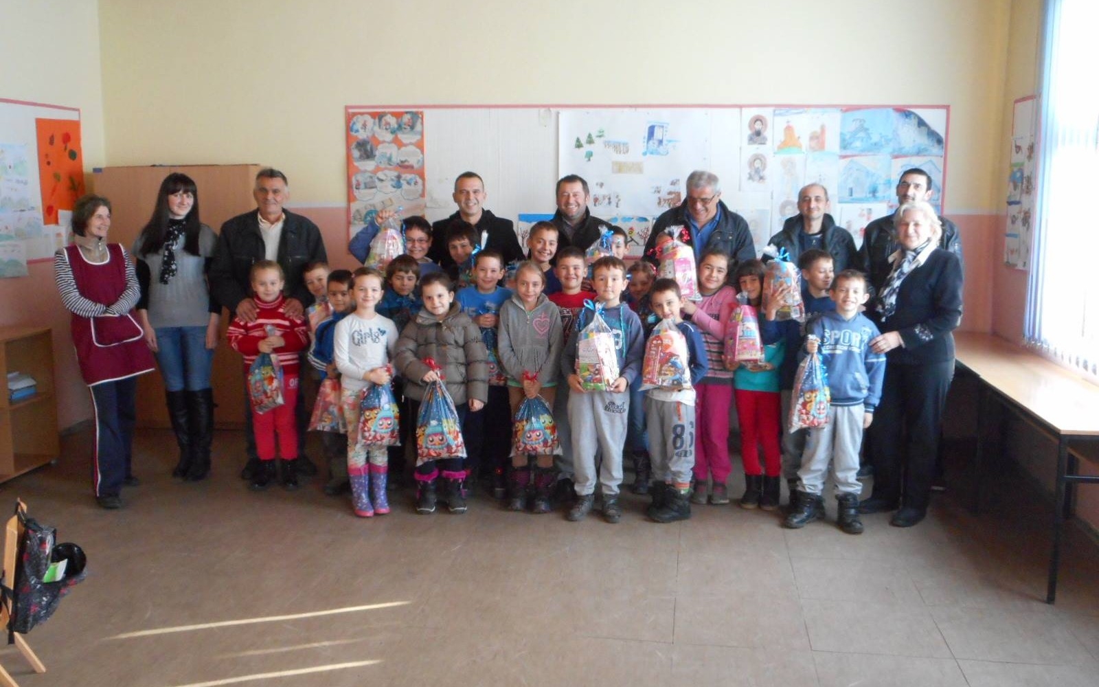 DOBOJ: Paketići za mališane iz OŠ „Sveti Sava“ u Pridjelu Donjem
