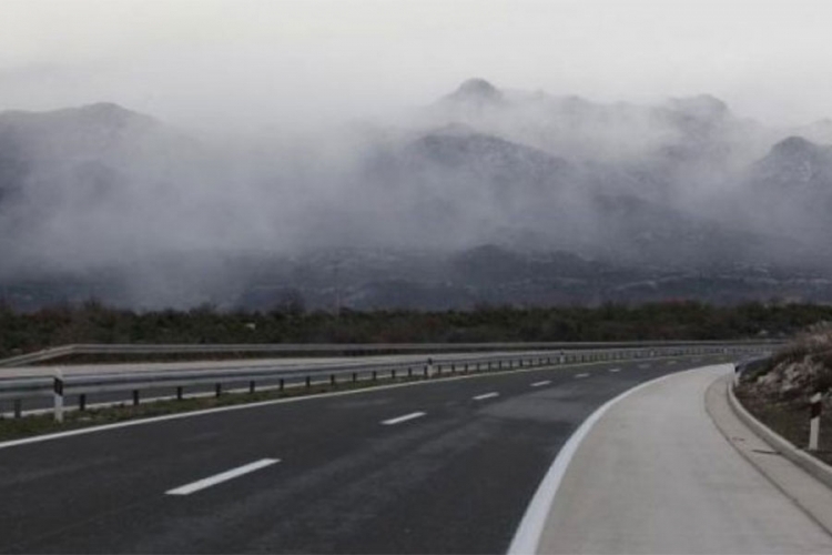 PUTEVI: Klizav kolovoz na području Prijedora, Kneževa i Foče