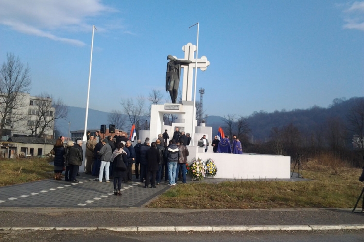 DOBOJ: Petrovićevo ime još na spomeniku