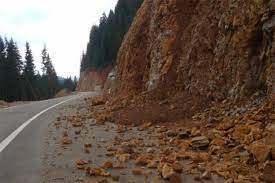 PUTEVI: Magla u kotlinama, mogući odroni u usjecima