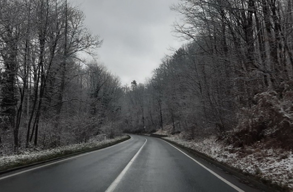 PUTEVI: Kolovozi vlažni, moguća poledica u višim predjelima