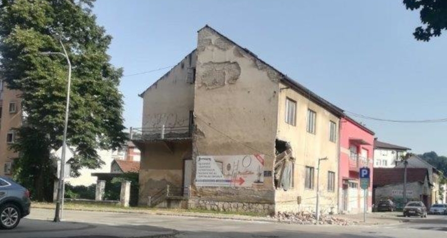 PITAMO: Da li se iza oštećivanja ruševne stambene zgrade, pod okriljem mraka, o kojem policija “ništa ne zna”, krije građevinska mafija?