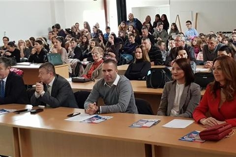 DOBOJ: Raditi na podizanju svijesti kod djece o štetnosti duvana i alkohola