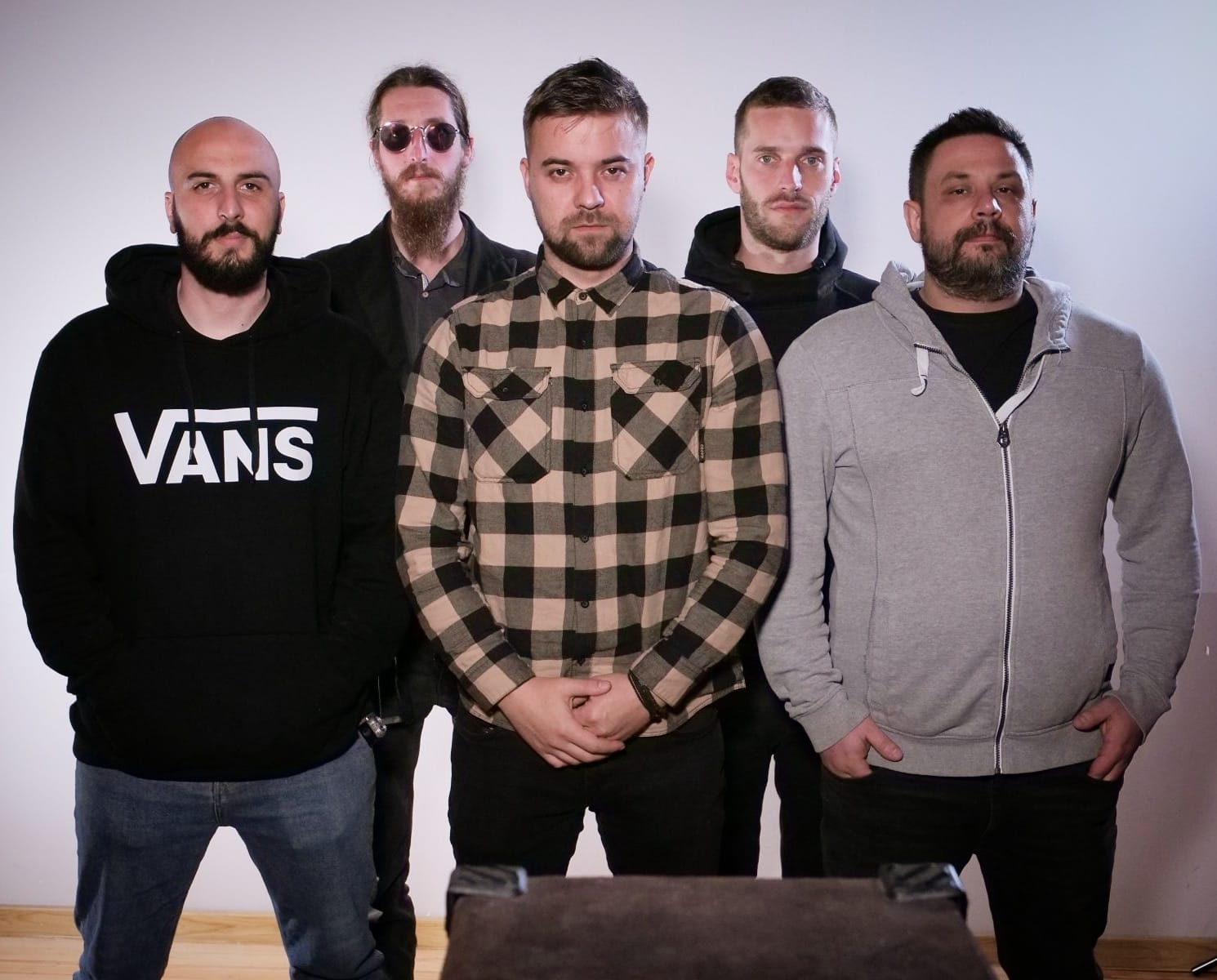 Banjalučki hard rock bend „Charna“ predstavlja singl „MASKE“