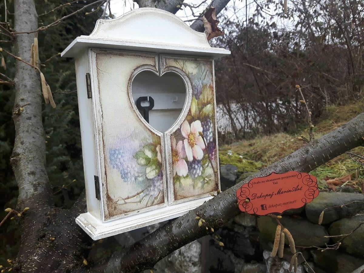 DOBOJ: Pokloni iznenađenja u Osnovnoj školi „Ozren“ Donja Paklenica (FOTO)