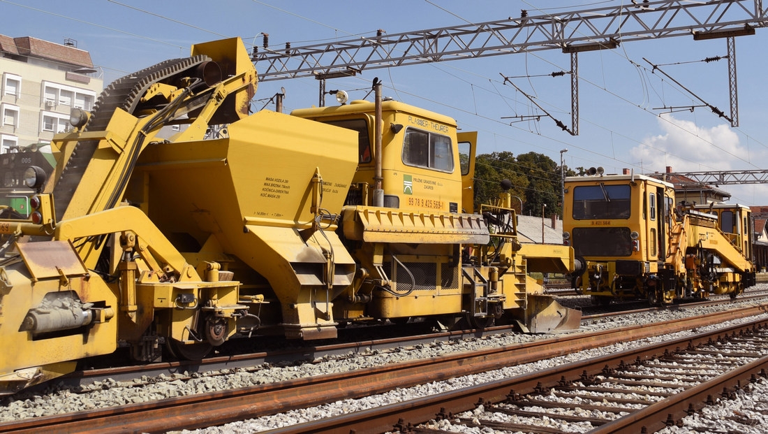 DETALJI NESREĆE U DOBOJU: Vozač "punta" stradao u sudaru sa pružnim vozilom za održavanje željeznica