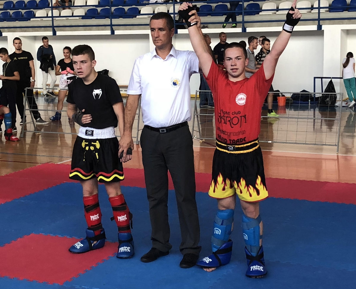 DOBOJ: Dejan Janjilović bronzani u Odžaku