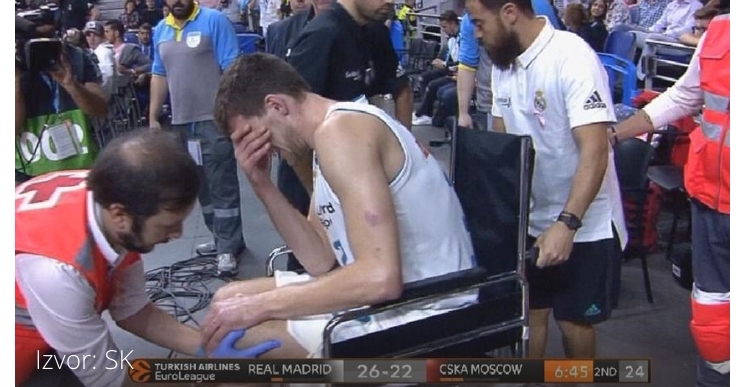 DOBOJ: Ognjen Kuzmić u suzama, u kolicima napustio teren