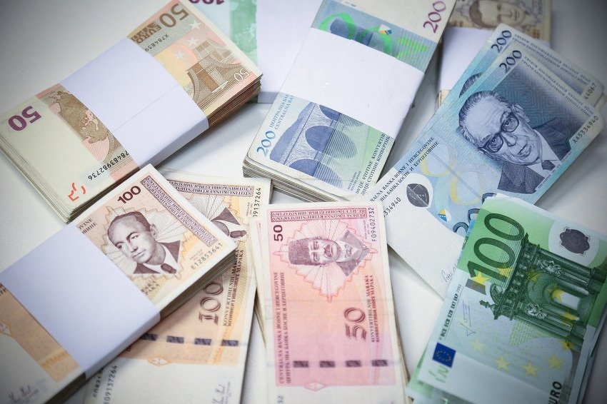 REKORDNE NAPLATE POREZA: Gdje završava ovaj novac i zašto građani ne osjete nikakve benefite?