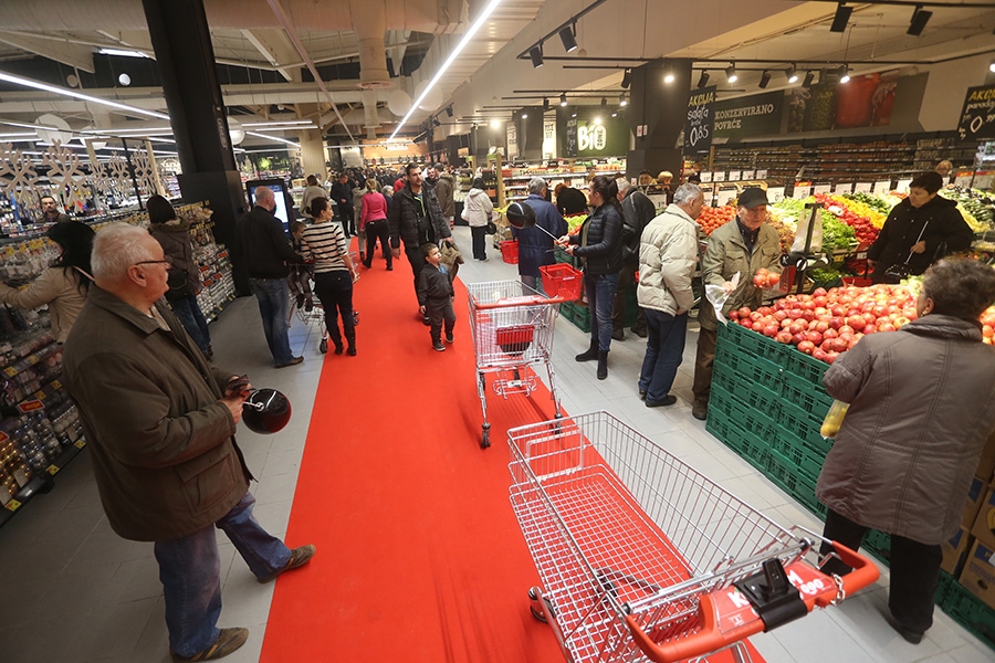 BROJKE NE LAŽU Manja praznična potrošnja u Srpskoj OTKRIVA KAKO ZAPRAVO ŽIVIMO