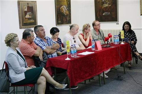 DOBOJ: Glumci iz Tuzle odigrali predstavu "Siroti mali hrčki"