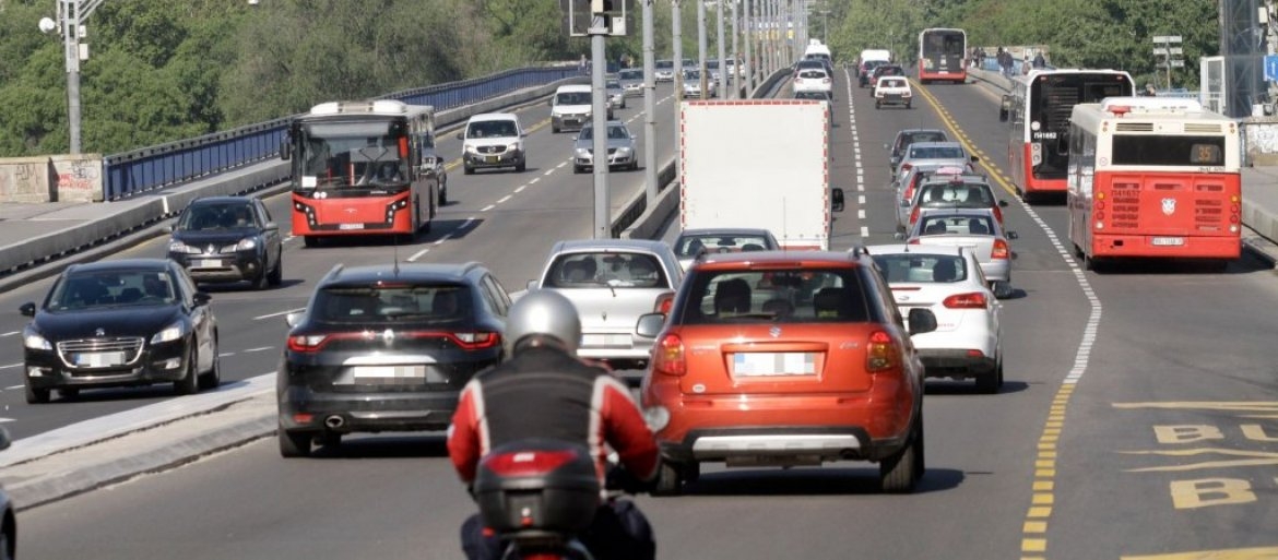 PUTEVI: Oprezno u saobraćaju zbog vrućine