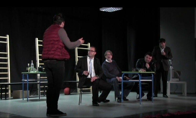 TEATAR FEST U DOBOJU: “Šampioni” prva takmičarska predstava (VIDEO)