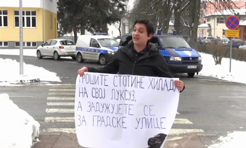 “RESTART” NA PROTESTU U DOBOJU: Verbalni napad i policijska pratnja (VIDEO)