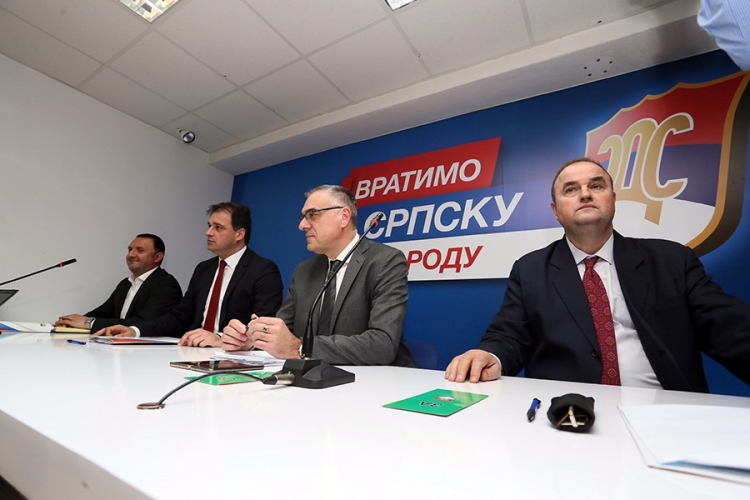 DOBOJ: Govedarica će pokušati "ispeglati" stvari sa Petrovićem!?