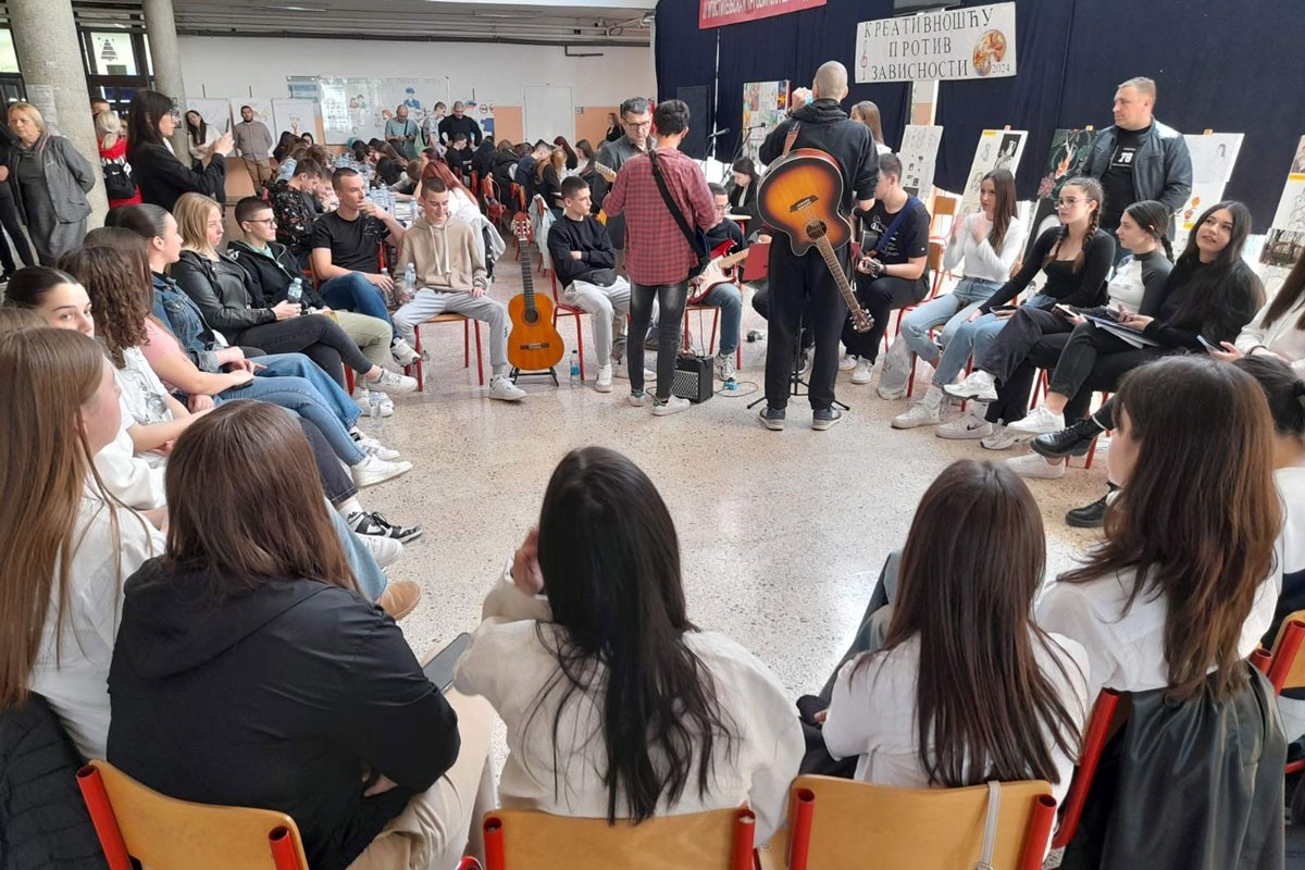 DOBOJ: Učenici se trude da dokažu da je kreativnost IN (VIDEO)