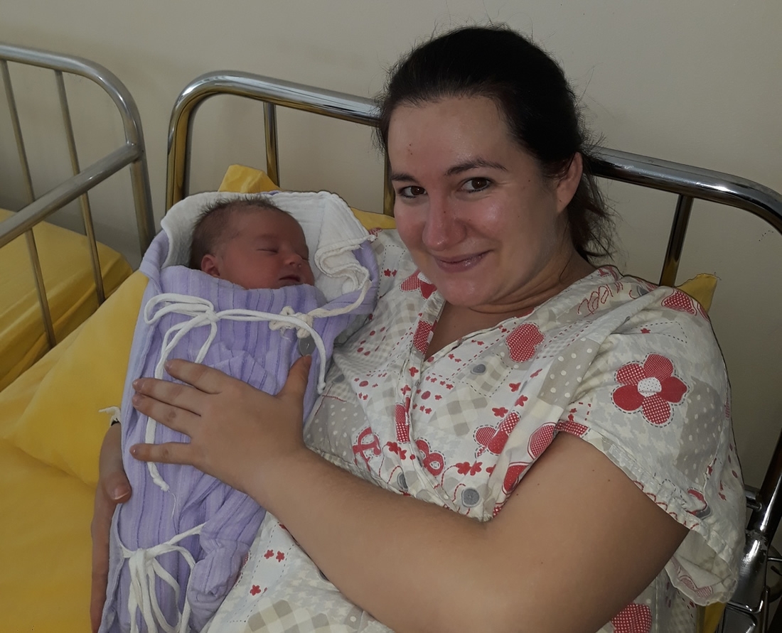 DOBOJ: Rotary Klub Doboj darivao bebu rođenu 23. februara (FOTO)