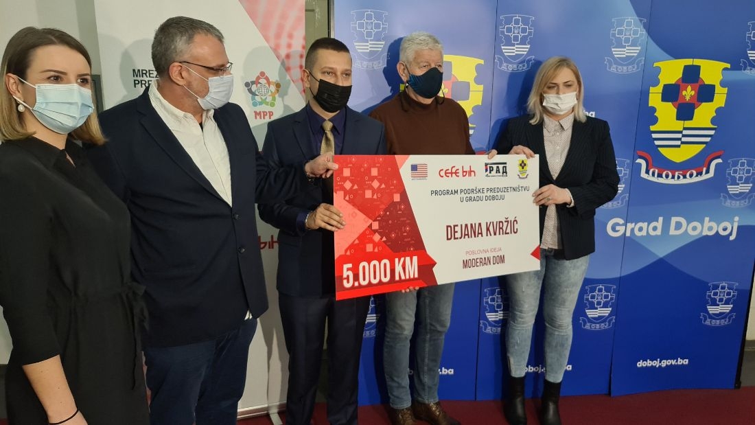 DOBOJ: Ugovori o finansiranju najboljih startap projekata mladih