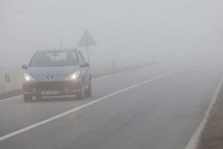 PUTEVI: Vozači oprez, magla i niska oblačnost