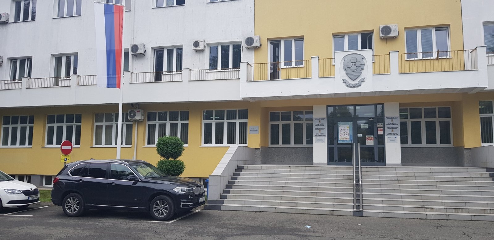 DOBOJ: "Za Obrenovu guzicu ima, za djecu nema para" (VIDEO)