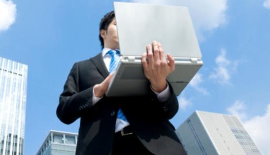 MOBILNI BANKAR SINIŠA ASENTIĆ Potreban vam je kredit, kreditna kartica ili debitni račun, a nemate vremena čekati u redovima?