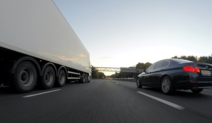 PUTEVI: Pretežno suvi kolovozi, u višim predjelima moguća magla