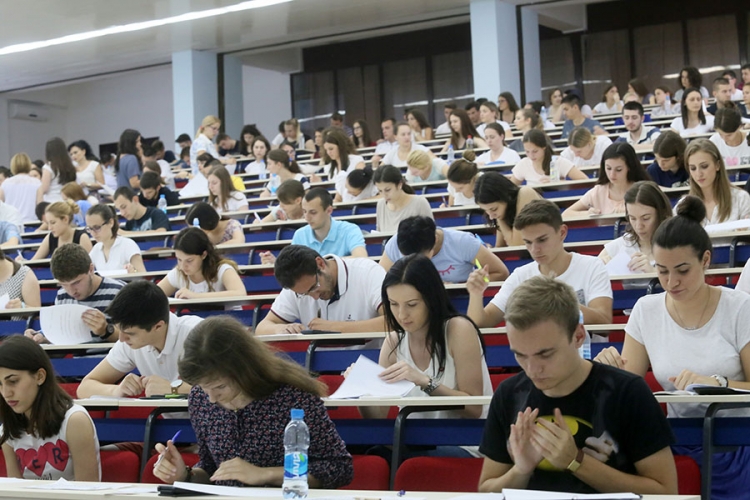 SLAB ODZIV NA TREĆI PRIJEMNI ROK NA FAKULTETIMA: I budžetska mjesta ostaće prazna