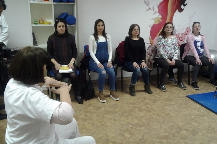 DOBOJ: Škola za trudnice tjera strah