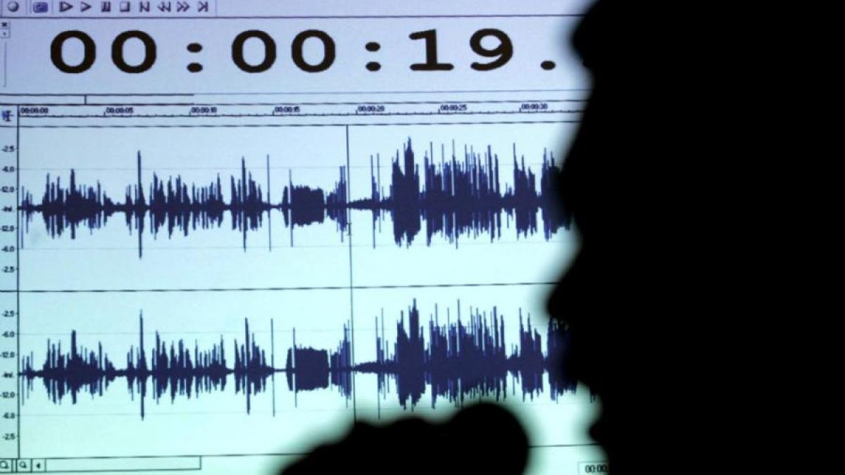 Ko nezakonito prisluškuje novinare i političare?