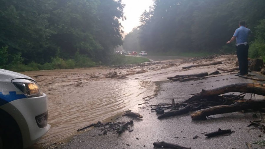 ODRON NA BORJU Na putu Banjaluka – Teslić obustavljen saobraćaj