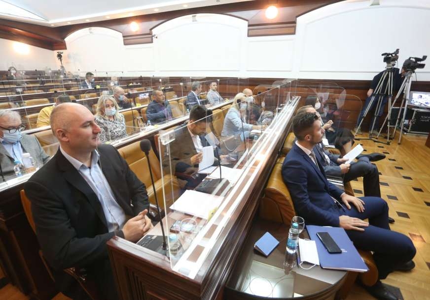 SVE DIRAJTE, PLATU NE Skupština odbila Stanivukovićev prijedlog da smanji platu sebi i predsjedniku