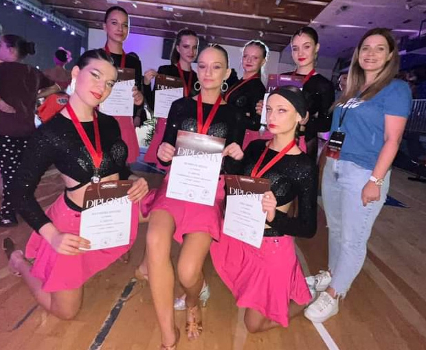 DOBOJ: Veliki uspjeh Plesnog kluba „Stage“ na međunarodnom takmičenju u Beogradu