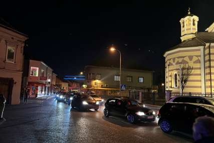 NAORUŽAJTE SE STRPLJENJEM Velike gužve na graničnim prelazima, evo gdje je najgore