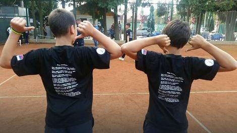 VOLE SVOJE Mladi teniseri nastupili u majcama sa tekstom himne Republike Srpske