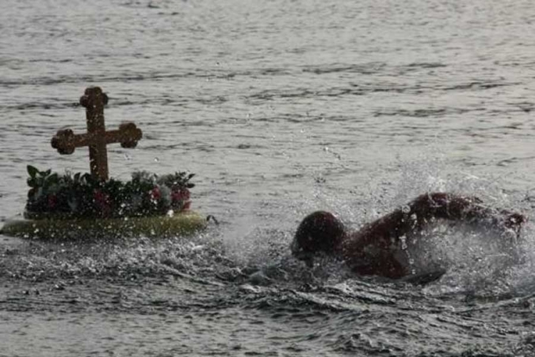 Bogojavljenska litija i plivanje za Časni krst u mnogim gradovima Srpske