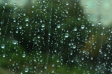 VRIJEME: Poslijepodne mogući poljuskovi i nepogode