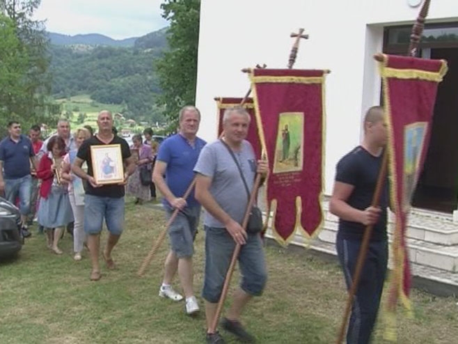 DOBOJ: Protjerani Srbi na srušenim ognjištima u Gostovićima (VIDEO)