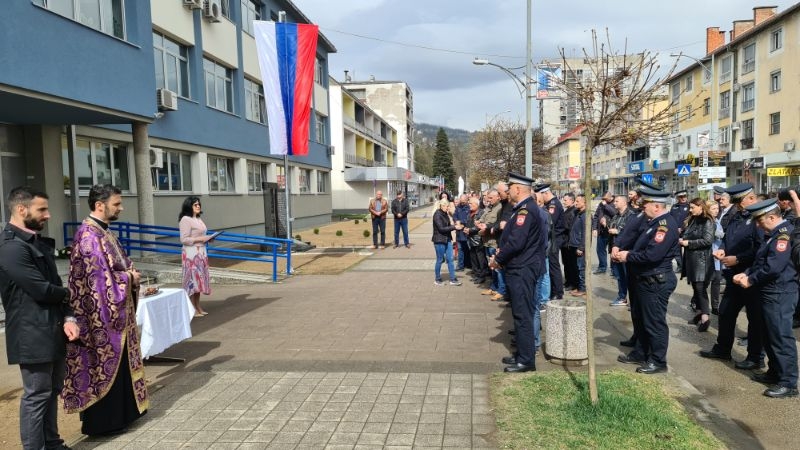 DOBOJ: Odata počast poginulim pripadnicima policije
